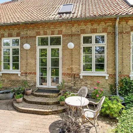 3 Bedroom Pet Friendly In Aero *